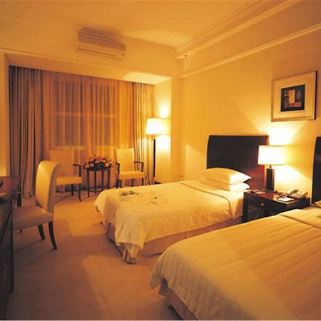 Clifford Golden Lake Hotel Фошан Стая снимка