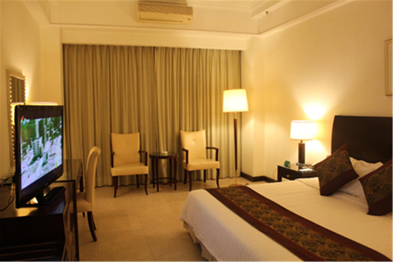 Clifford Golden Lake Hotel Фошан Екстериор снимка