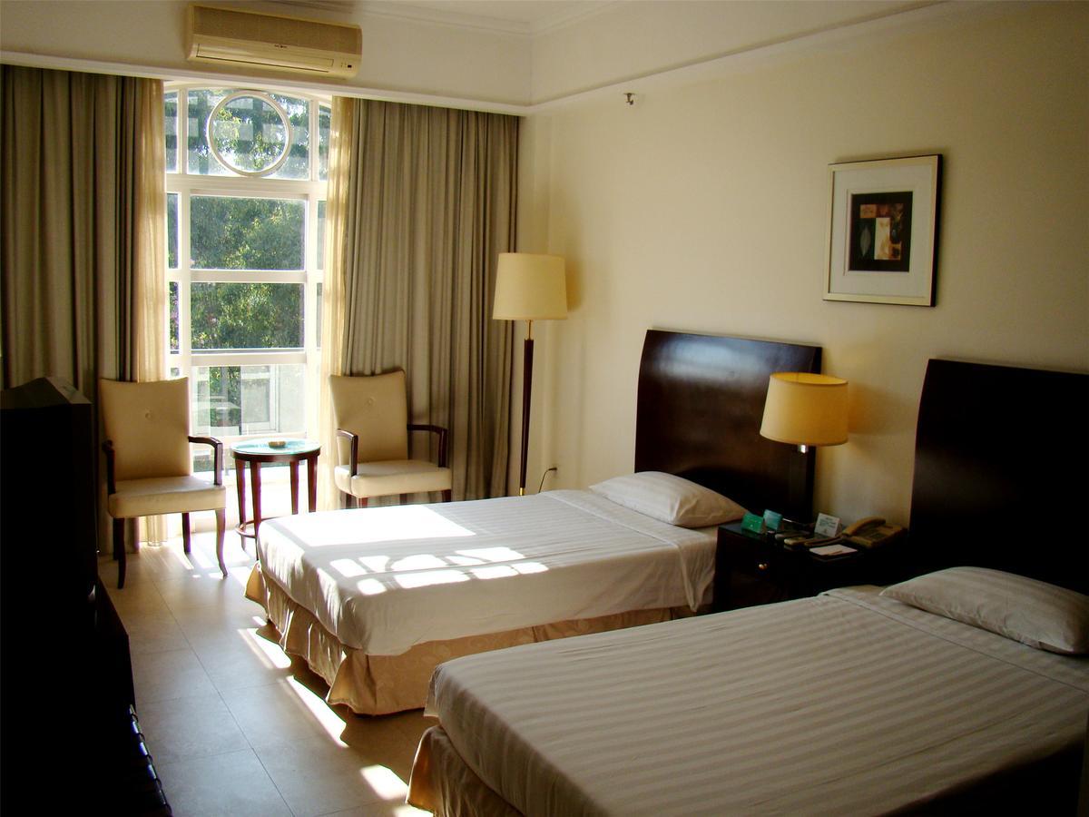Clifford Golden Lake Hotel Фошан Екстериор снимка