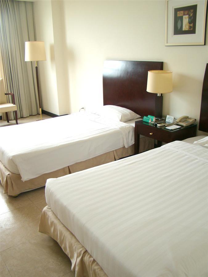 Clifford Golden Lake Hotel Фошан Екстериор снимка