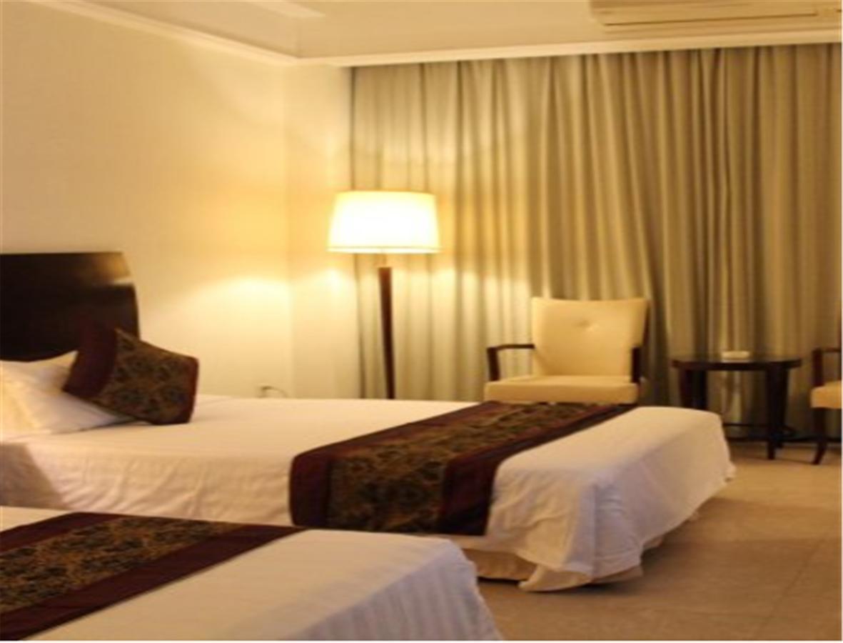 Clifford Golden Lake Hotel Фошан Екстериор снимка
