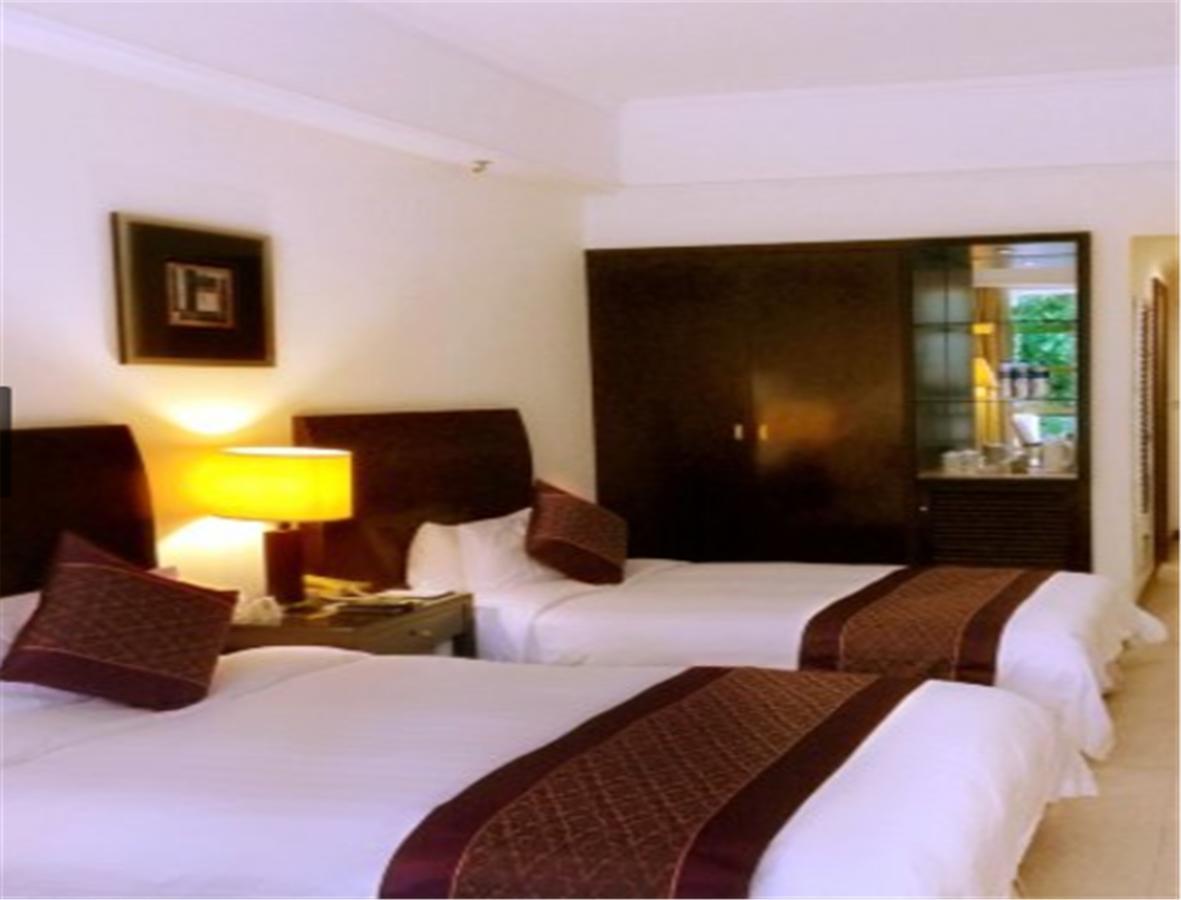 Clifford Golden Lake Hotel Фошан Екстериор снимка
