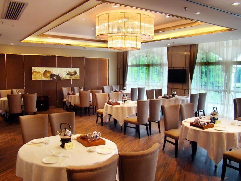 Clifford Golden Lake Hotel Фошан Екстериор снимка