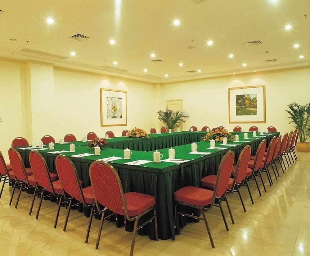 Clifford Golden Lake Hotel Фошан Екстериор снимка