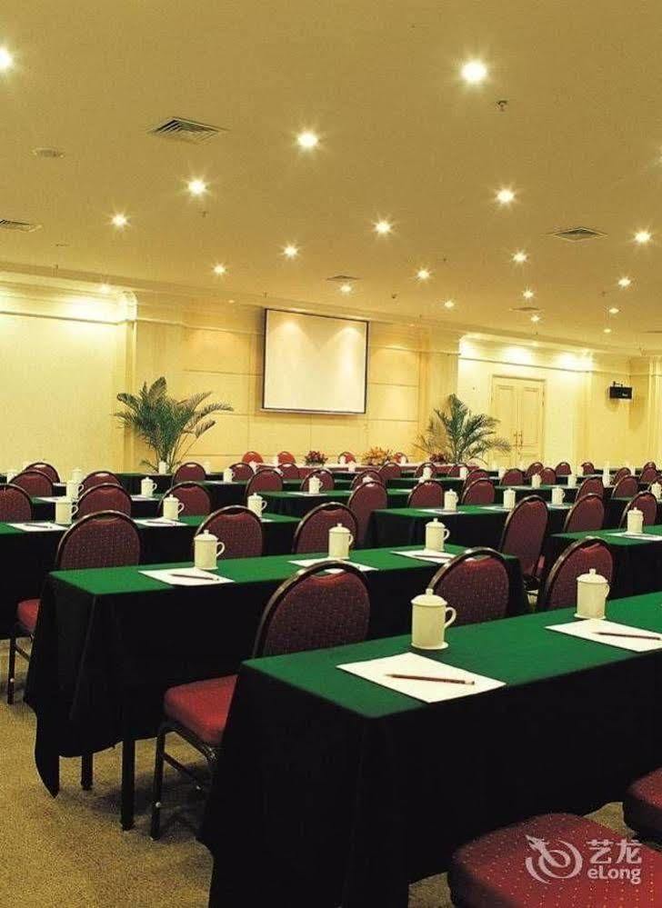 Clifford Golden Lake Hotel Фошан Екстериор снимка