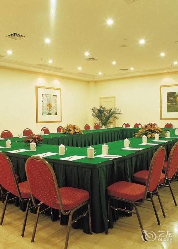 Clifford Golden Lake Hotel Фошан Екстериор снимка